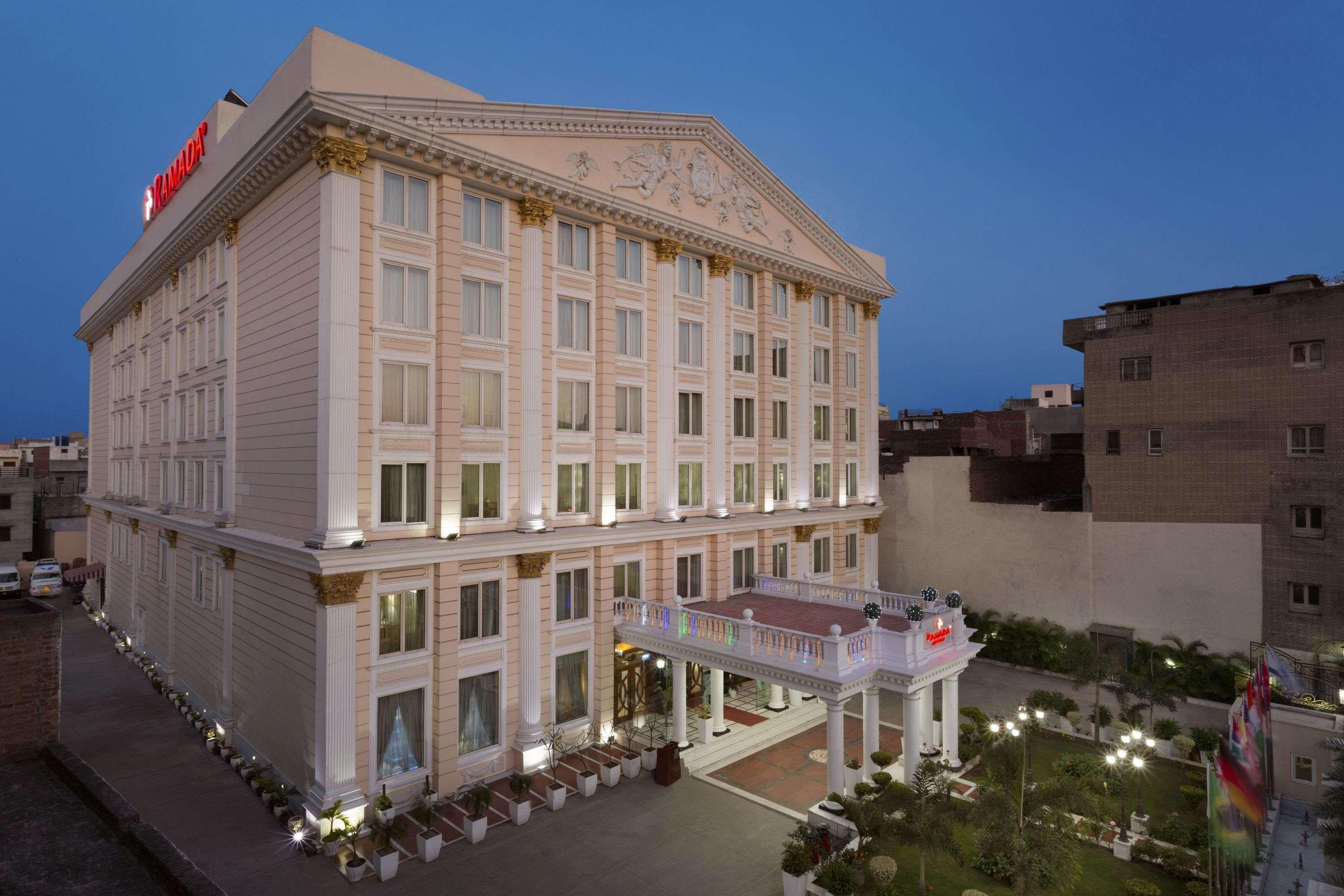 Ramada By Wyndham Amritsar Hotel Kültér fotó
