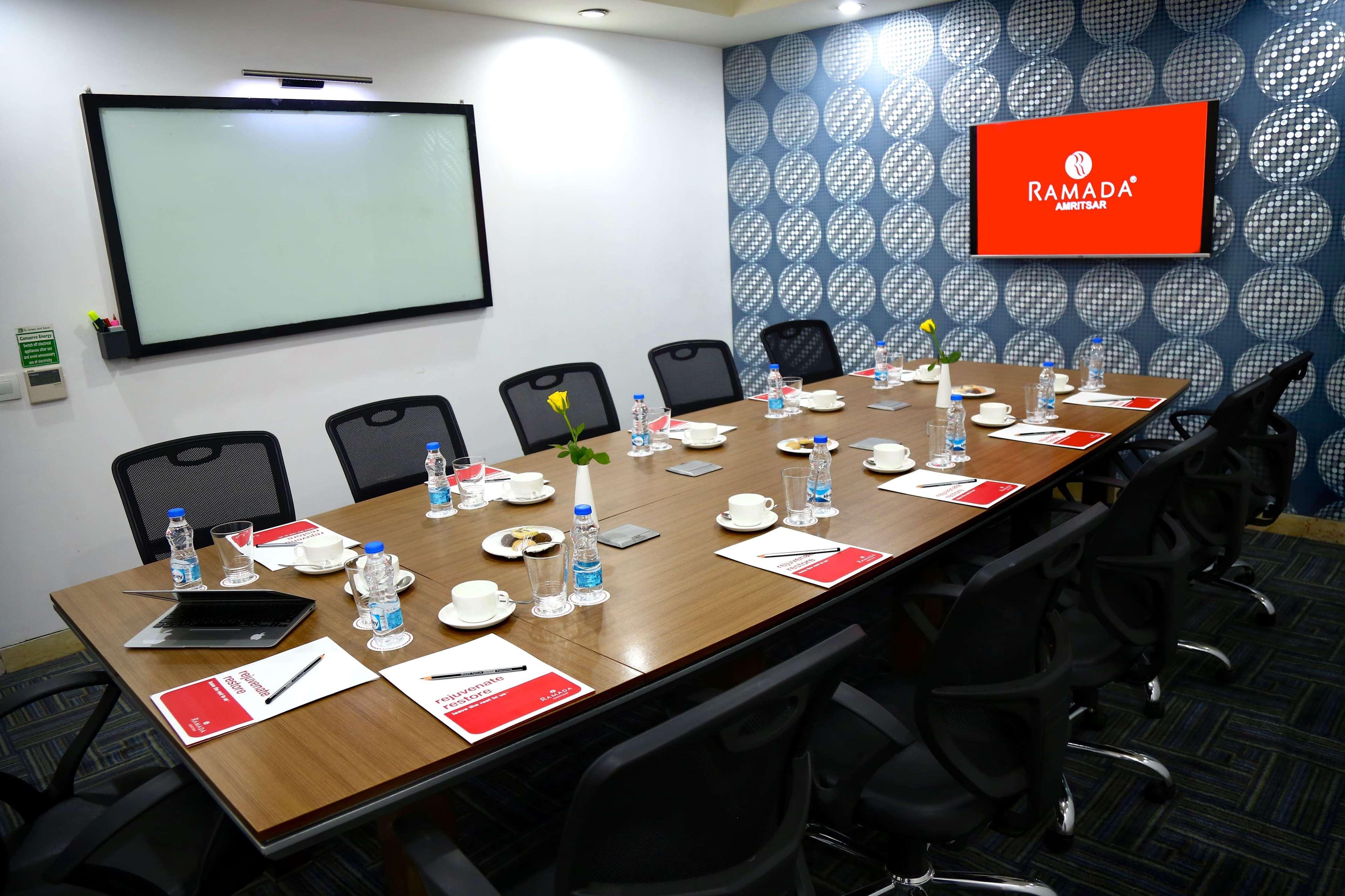 Ramada By Wyndham Amritsar Hotel Kültér fotó