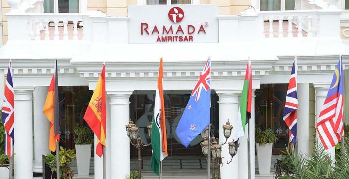 Ramada By Wyndham Amritsar Hotel Kültér fotó